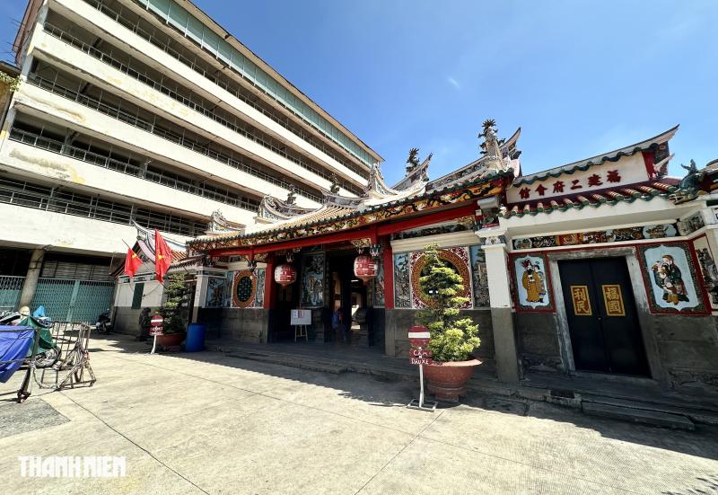 Phường Chợ Lớn có loạt chùa cổ hơn trăm tuổi, lễ hội Tết Nguyên tiêu  - Ảnh 2.