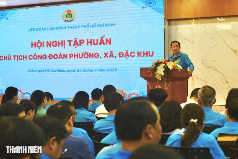 Buổi học nghề đầu tiên của Chủ tịch công đoàn ở TP.HCM - Ảnh 1.