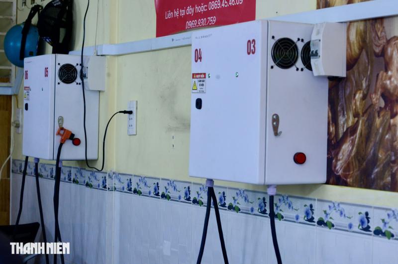 Trạm sạc xe điện '5 sao' ở TP.HCM: Trà đá, tắm gội, chỗ ngủ miễn phí - Ảnh 7.