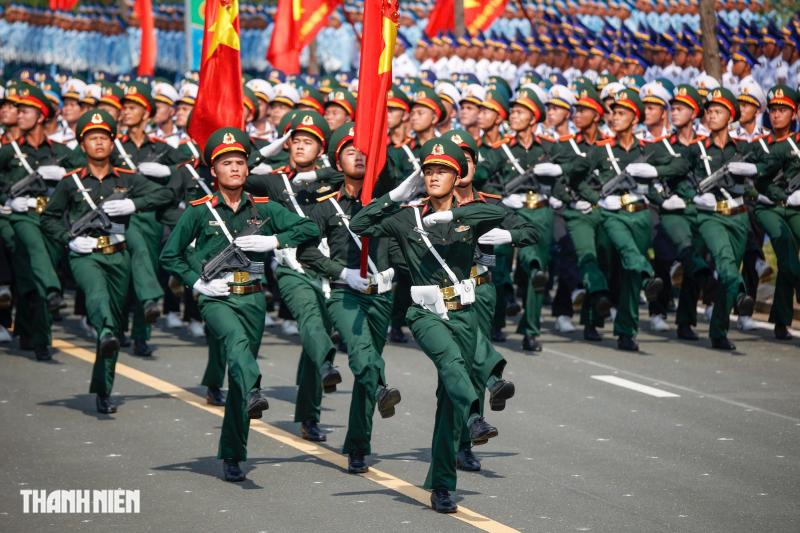 Chiến sĩ đẫm mồ hôi, 'gồng mình' trên mặt đường ảo ảnh luyện tập cho nhiệm vụ A80- Ảnh 2. Chiến sĩ đẫm mồ hôi, 'gồng mình' trên mặt đường ảo ảnh luyện tập cho nhiệm vụ A80- Ảnh 2.