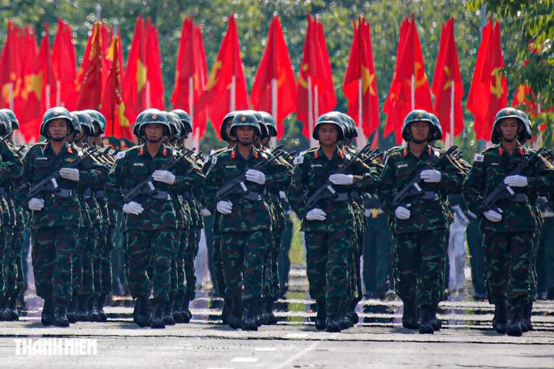 Chiến sĩ đẫm mồ hôi, 'gồng mình' trên mặt đường ảo ảnh luyện tập cho nhiệm vụ A80- Ảnh 3. Chiến sĩ đẫm mồ hôi, 'gồng mình' trên mặt đường ảo ảnh luyện tập cho nhiệm vụ A80- Ảnh 3.