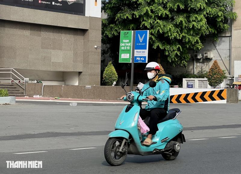 Vì sao trạm sạc xe điện trong quán cà phê ở TP.HCM 'như nấm sau mưa'? - Ảnh 4.