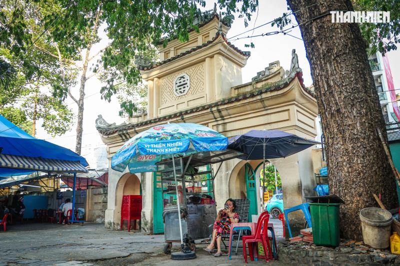 Mộ cổ 136 năm ở TP.HCM hình bát giác, của bác học thông thạo 26 ngôn ngữ- Ảnh 1. Mộ cổ 136 năm ở TP.HCM hình bát giác, của bác học thông thạo 26 ngôn ngữ- Ảnh 1.