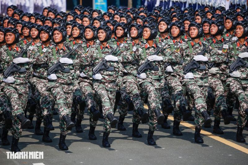 Chiến sĩ đẫm mồ hôi, 'gồng mình' trên mặt đường ảo ảnh luyện tập cho nhiệm vụ A80- Ảnh 10. Chiến sĩ đẫm mồ hôi, 'gồng mình' trên mặt đường ảo ảnh luyện tập cho nhiệm vụ A80- Ảnh 10.