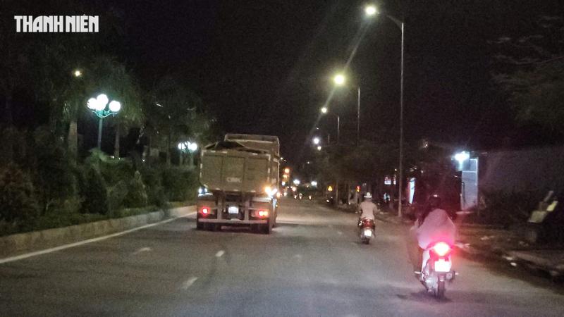 Gia Lai: Khai thác đất rầm rộ ban đêm, bất chấp quy định - Ảnh 4.