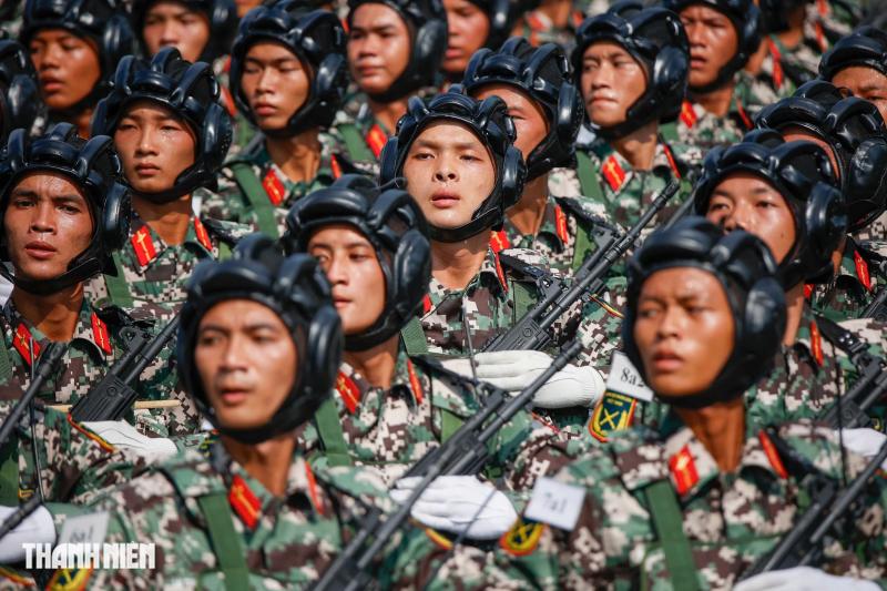 Chiến sĩ đẫm mồ hôi, 'gồng mình' trên mặt đường ảo ảnh luyện tập cho nhiệm vụ A80- Ảnh 7. Chiến sĩ đẫm mồ hôi, 'gồng mình' trên mặt đường ảo ảnh luyện tập cho nhiệm vụ A80- Ảnh 7.