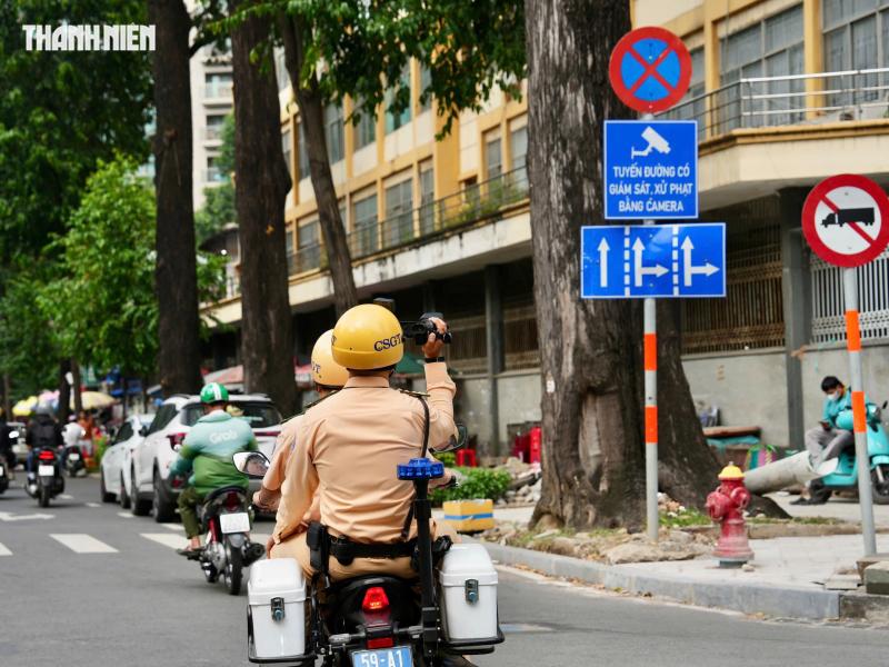 Thấy CSGT ghi hình phạt nguội dừng đỗ xe, tài xế hốt hoảng bỏ chạy - Ảnh 3.