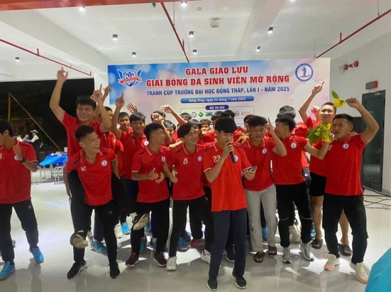 Công Nhậm lập hat-trick, Minh 'nhí' ghi cú đúp tạo kịch tính tại Trường ĐH Đồng Tháp- Ảnh 15.