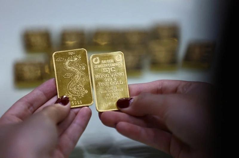 Giá vàng miếng vượt 121 triệu đồng một lượng, đắt hơn thế giới 15 triệu- Ảnh 1.