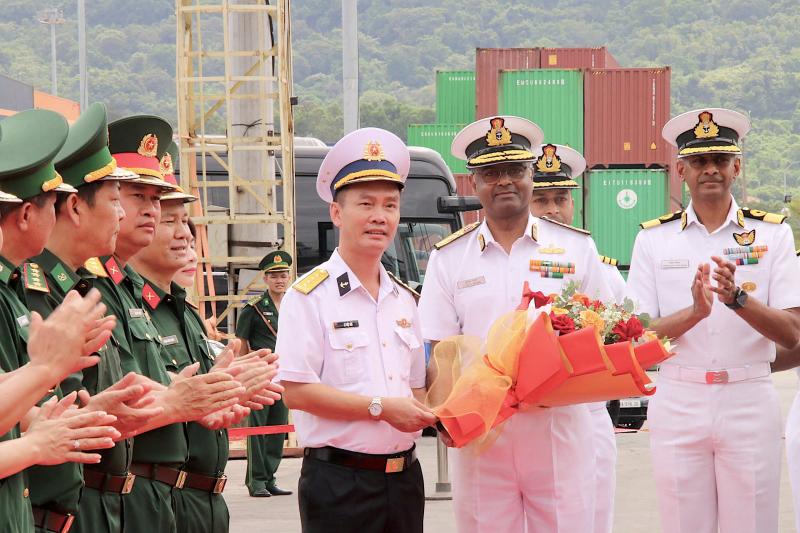 Tàu chiến Ấn Độ cập cảng Tiên Sa, thăm hữu nghị Đà Nẵng- Ảnh 8. Tàu chiến Ấn Độ cập cảng Tiên Sa, thăm hữu nghị Đà Nẵng- Ảnh 8.