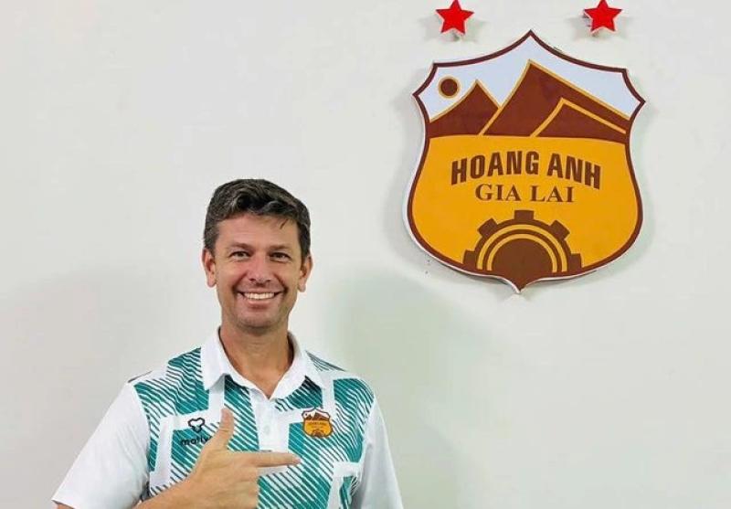 HAGL thuê thầy 'xịn': Chuyên gia Brazil sẽ nâng tầm thủ môn cao 1,91 m- Ảnh 1. HAGL thuê thầy 'xịn': Chuyên gia Brazil sẽ nâng tầm thủ môn cao 1,91 m- Ảnh 1.