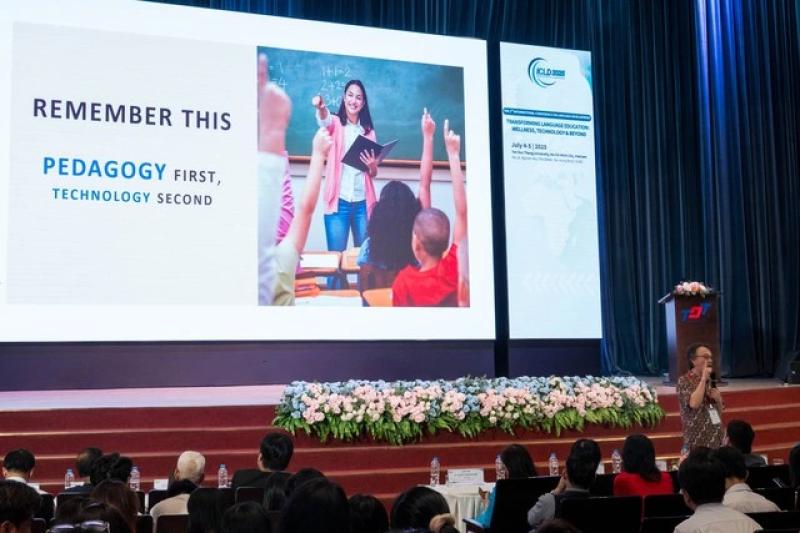 Dùng công nghệ để dạy tiếng Anh chưa chắc giúp học sinh giỏi hơn - Ảnh 1.