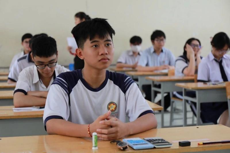 Từ cách thi, nhìn lại hiệu quả đổi mới chương trình, SGK - Ảnh 1.