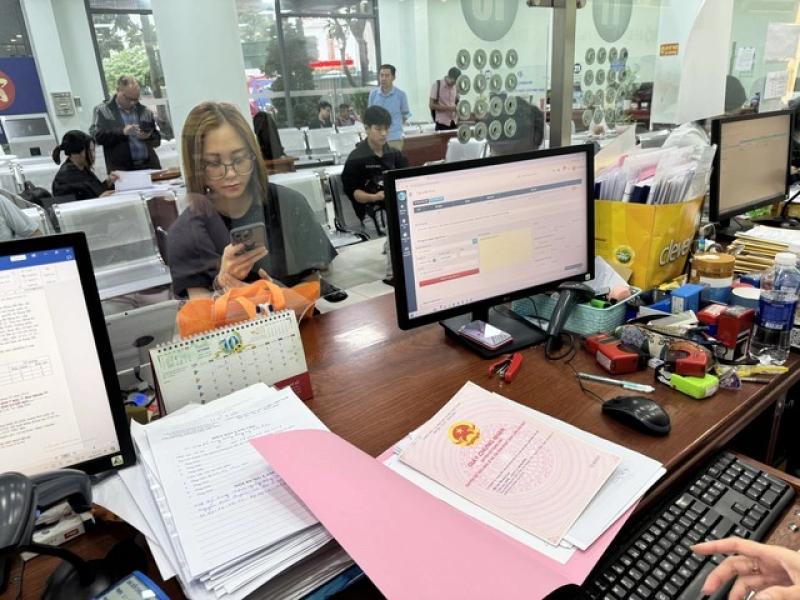TP.HCM: Thời gian cấp sổ hồng lần đầu khoong quá 20 ngày - Ảnh 1. TP.HCM: Thời gian cấp sổ hồng lần đầu khoong quá 20 ngày - Ảnh 1.