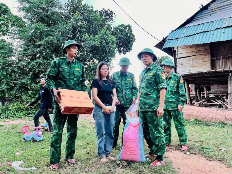 Quảng Trị: Chiến sĩ biên phòng xuyên đêm chữa cháy ngôi nhà của 4 mẹ con- Ảnh 3.
