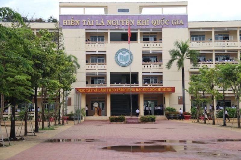 Lâm Đồng có 321 thí sinh đạt điểm 10 trong kỳ thi tốt nghiệp THPT 2025 - Ảnh 1. Lâm Đồng có 321 thí sinh đạt điểm 10 trong kỳ thi tốt nghiệp THPT 2025 - Ảnh 1.