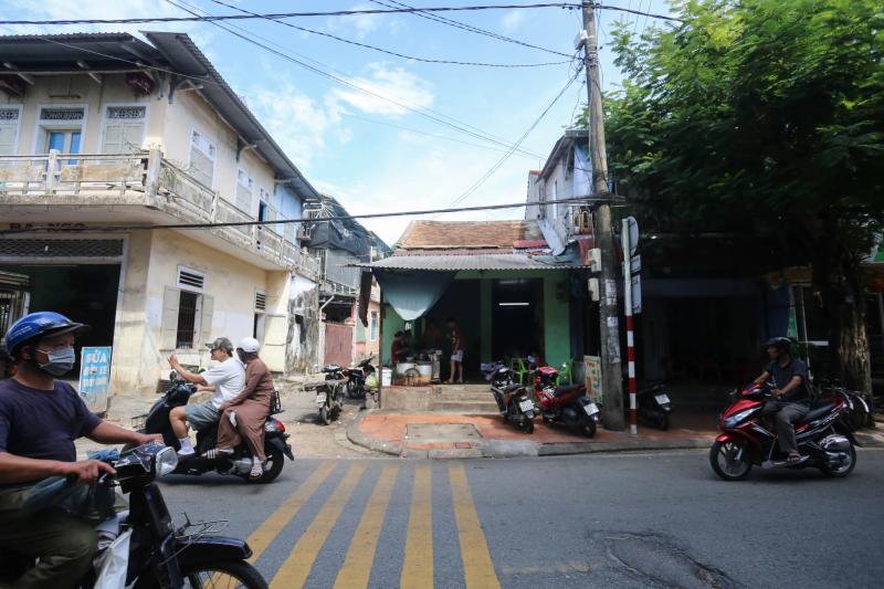 Quán bún bò Huế 'chuẩn vị' gần 4 thập kỷ trên phố cổ Chi Lăng- Ảnh 1. Quán bún bò Huế 'chuẩn vị' gần 4 thập kỷ trên phố cổ Chi Lăng- Ảnh 1.