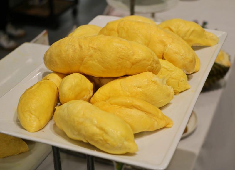 Độc lạ buffet sầu riêng đang diễn ra ở TP.HCM: Cửa hàng chuẩn bị gần 2 tấn - Ảnh 4.