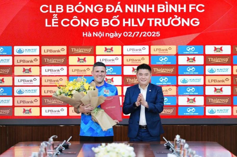 Cuộc chạy đua mua sắm 'sao' của các đại gia V-League- Ảnh 3. Cuộc chạy đua mua sắm 'sao' của các đại gia V-League- Ảnh 3.
