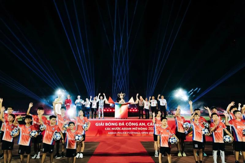 Thủ tướng Phạm Minh Chính dự lễ khai mạc giải bóng đá Công an-Cảnh sát ASEAN - Ảnh 10. Thủ tướng Phạm Minh Chính dự lễ khai mạc giải bóng đá Công an-Cảnh sát ASEAN - Ảnh 10.