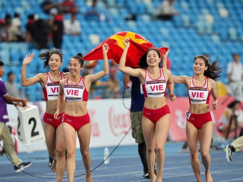 Sự nghiệp lộng lẫy của Nguyễn Thị Huyền- Ảnh 3. Sự nghiệp lộng lẫy của Nguyễn Thị Huyền- Ảnh 3.