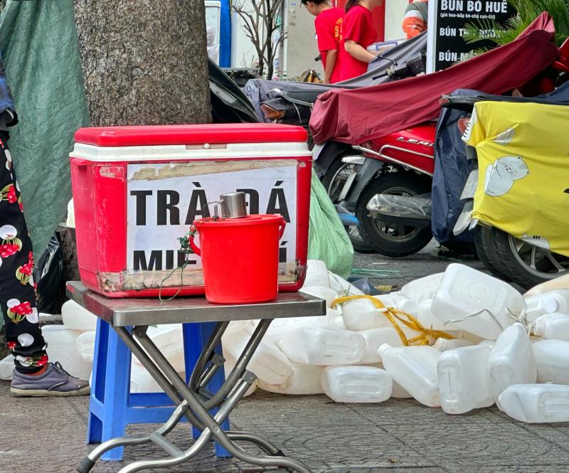 Phường mới ở TP.HCM: 'Thấy là thương' những bảng thông báo miễn phí, nghĩa tình, hào sảng - Ảnh 4.