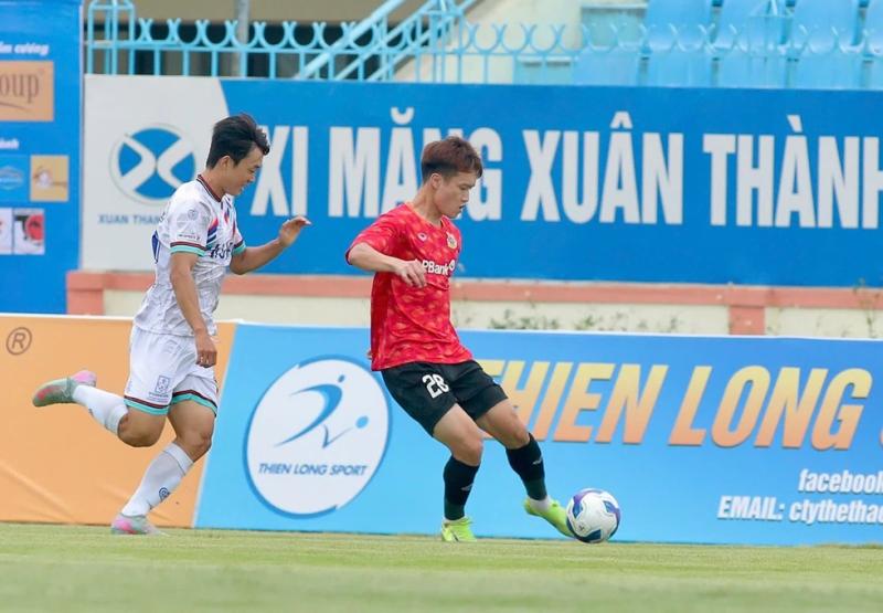 Tân binh Ninh Bình FC buộc đội tuyển Sinh viên Hàn Quốc phải chia điểm- Ảnh 4. Tân binh Ninh Bình FC buộc đội tuyển Sinh viên Hàn Quốc phải chia điểm- Ảnh 4.