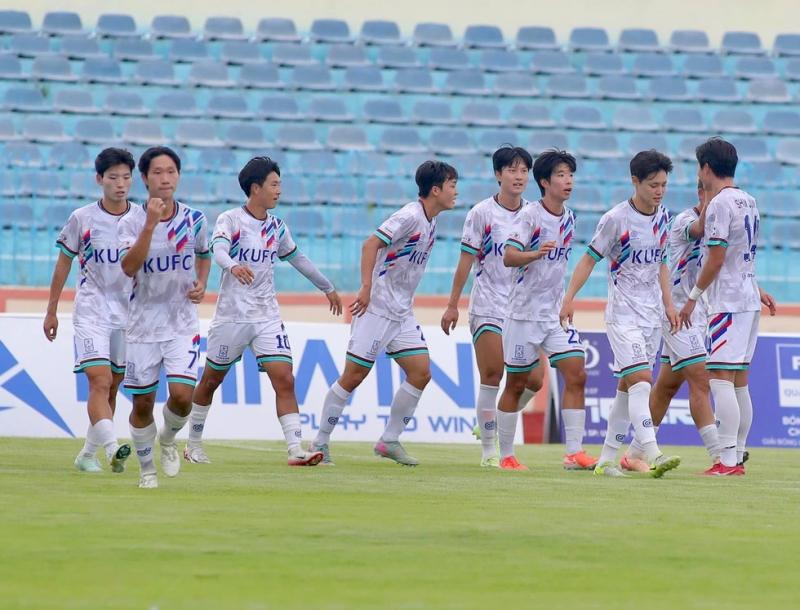 Tân binh Ninh Bình FC buộc đội tuyển Sinh viên Hàn Quốc phải chia điểm- Ảnh 3. Tân binh Ninh Bình FC buộc đội tuyển Sinh viên Hàn Quốc phải chia điểm- Ảnh 3.