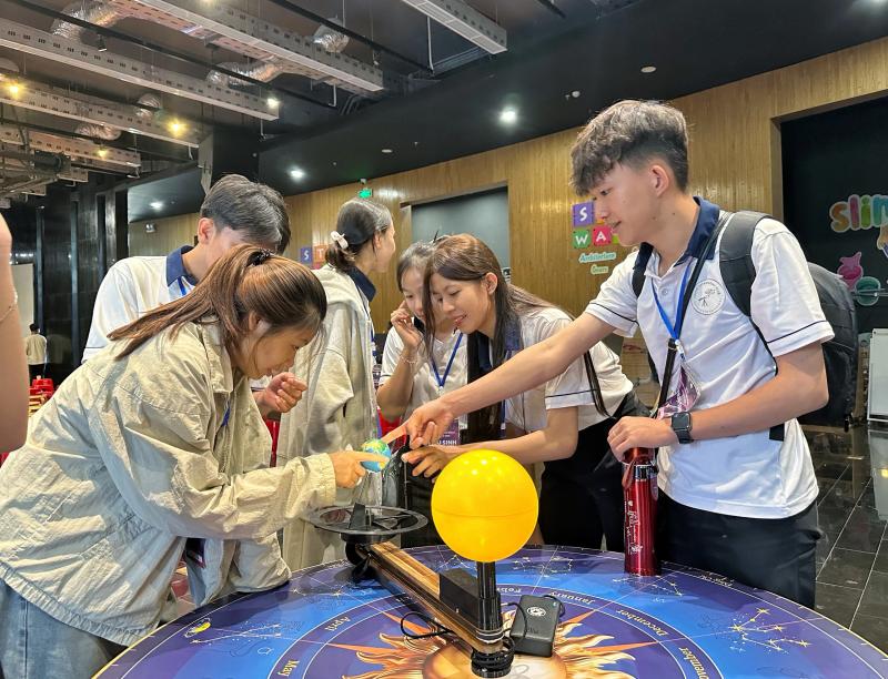 Tuần lễ thiên văn cộng đồng quốc tế 2025 vừa khai mạc, mở cửa miễn phí- Ảnh 3. Tuần lễ thiên văn cộng đồng quốc tế 2025 vừa khai mạc, mở cửa miễn phí- Ảnh 3.