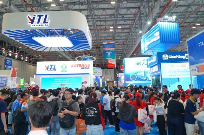 Đông nghẹt người dự triển lãm về logistics ở TP.HCM - Ảnh 1. Đông nghẹt người dự triển lãm về logistics ở TP.HCM - Ảnh 1.