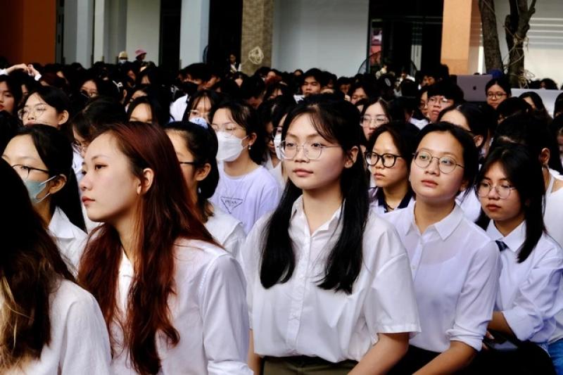 Sinh viên ĐH Quốc gia TP.HCM được vay 50 triệu đồng/năm không cần chứng minh thu nhập. - Ảnh 1.