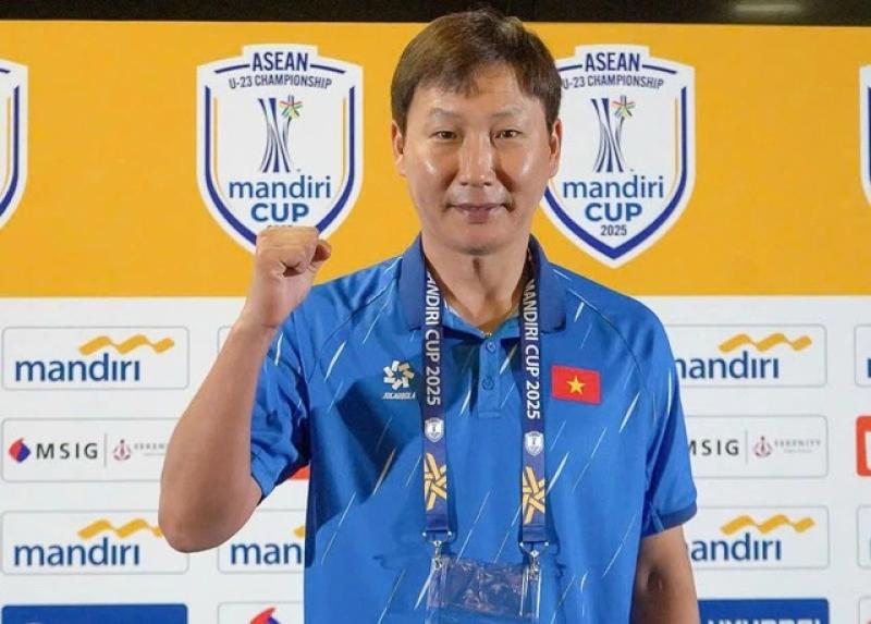 Điều khiến HLV Kim Sang-sik trở nên đặc biệt- Ảnh 1. Điều khiến HLV Kim Sang-sik trở nên đặc biệt- Ảnh 1.