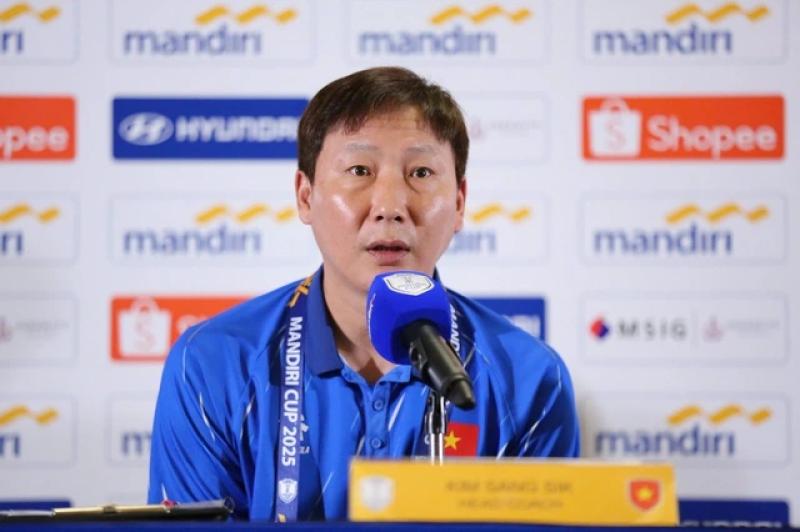 HLV Kim Sang-sik ‘soi’ cực kỹ Philippines, báo tin bất ngờ về Lý Đức: ‘U.23 Việt Nam sẽ…’- Ảnh 1. HLV Kim Sang-sik ‘soi’ cực kỹ Philippines, báo tin bất ngờ về Lý Đức: ‘U.23 Việt Nam sẽ…’- Ảnh 1.