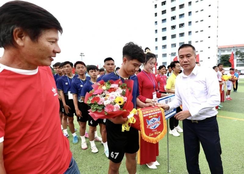Huỳnh Quốc Cường, Phan Thanh Bình truyền cảm hứng cho giải sinh viên Trường ĐH Đồng Tháp- Ảnh 6. Huỳnh Quốc Cường, Phan Thanh Bình truyền cảm hứng cho giải sinh viên Trường ĐH Đồng Tháp- Ảnh 6.