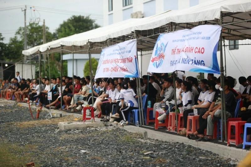 Huỳnh Quốc Cường, Phan Thanh Bình truyền cảm hứng cho giải sinh viên Trường ĐH Đồng Tháp- Ảnh 3. Huỳnh Quốc Cường, Phan Thanh Bình truyền cảm hứng cho giải sinh viên Trường ĐH Đồng Tháp- Ảnh 3.
