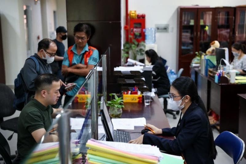 Lao động trên 35 tuổi tìm việc: Định kiến trong tuyển dụng, '35 tuổi là... già' - Ảnh 1.