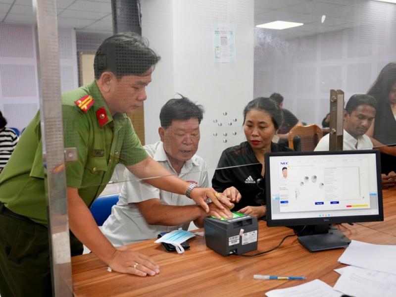 Công an TP.HCM: Không để người dân xuất trình giấy tờ đã có trong dữ liệu - Ảnh 2.