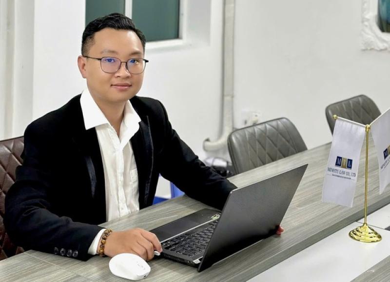 Không có bằng lái xe, tại sao người đi xe SH bị phạt nặng hơn xe Wave?- Ảnh 1. Không có bằng lái xe, tại sao người đi xe SH bị phạt nặng hơn xe Wave?- Ảnh 1.