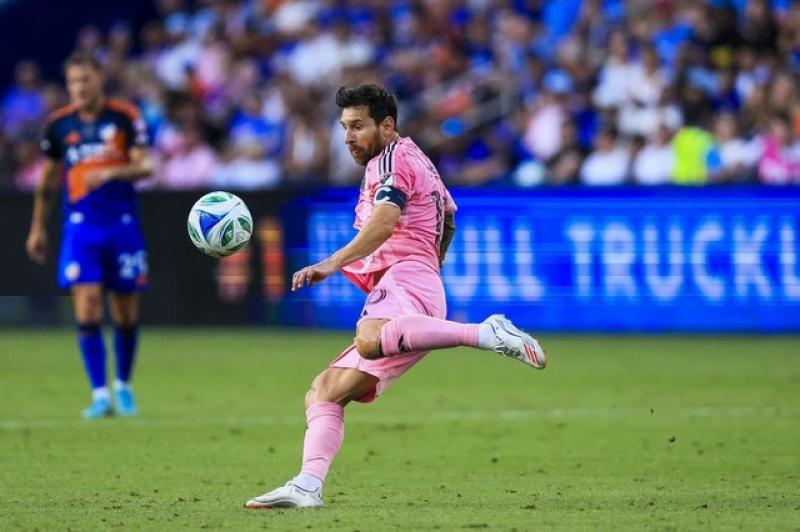 Messi tức giận, giới chủ Inter Miami phản ứng vụ bị phạt: Ảnh hưởng gia hạn hợp đồng?- Ảnh 1.