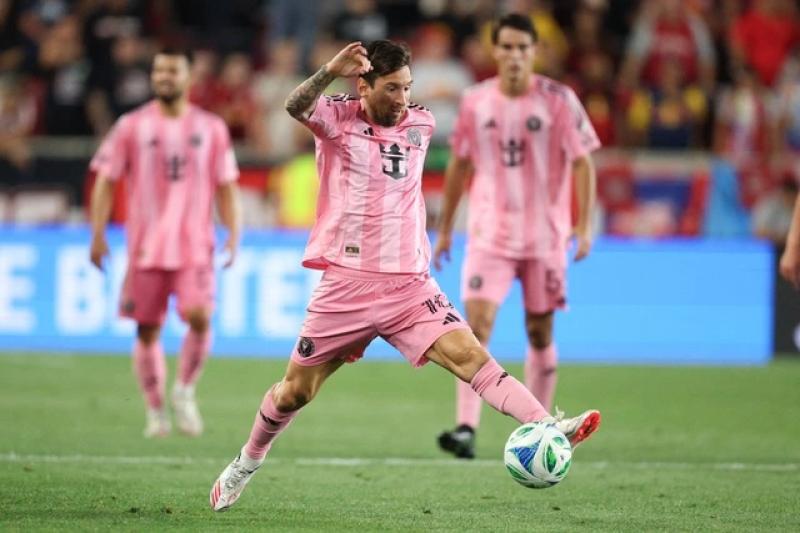 Messi vượt kỷ lục ghi bàn của Ronaldo về số liệu thống kê hàng đầu- Ảnh 1. Messi vượt kỷ lục ghi bàn của Ronaldo về số liệu thống kê hàng đầu- Ảnh 1.