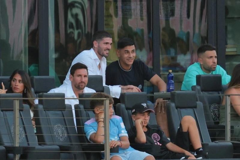 Báo chí Mỹ chỉ trích giải MLS trừng phạt Messi là quá vô lý, như trò hề- Ảnh 1. Báo chí Mỹ chỉ trích giải MLS trừng phạt Messi là quá vô lý, như trò hề- Ảnh 1.