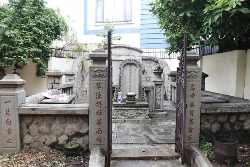 Mộ cổ 129 năm ở TP.HCM, của đại gia giàu thứ 3 Sài Gòn xưa- Ảnh 7. Mộ cổ 129 năm ở TP.HCM, của đại gia giàu thứ 3 Sài Gòn xưa- Ảnh 7.