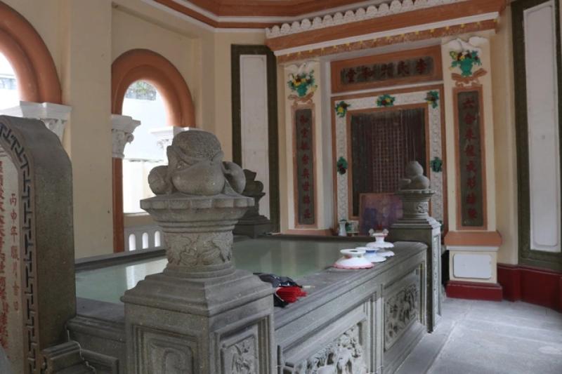 Mộ cổ 129 năm ở TP.HCM, của đại gia giàu thứ 3 Sài Gòn xưa- Ảnh 3. Mộ cổ 129 năm ở TP.HCM, của đại gia giàu thứ 3 Sài Gòn xưa- Ảnh 3.