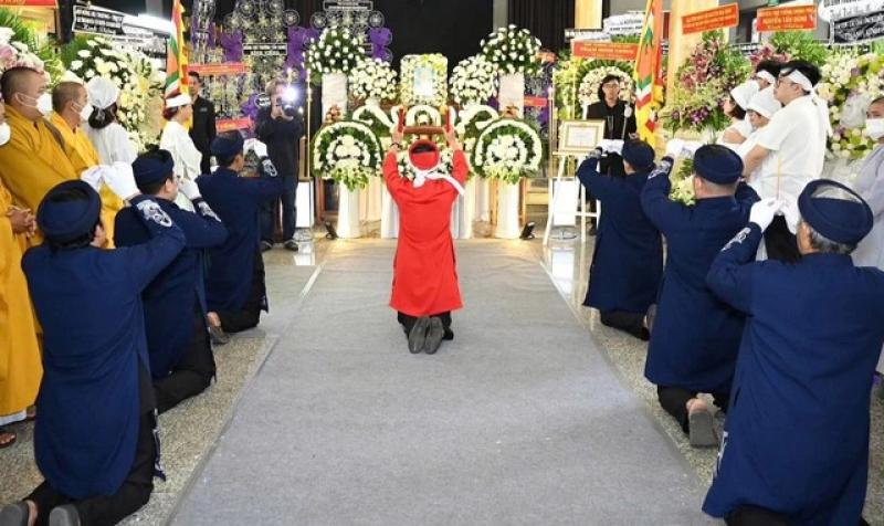 Nghề mai táng ở TP.HCM: 'Làm đẹp' cho phận người giã từ mãi mãi- Ảnh 2. Nghề mai táng ở TP.HCM: 'Làm đẹp' cho phận người giã từ mãi mãi- Ảnh 2.