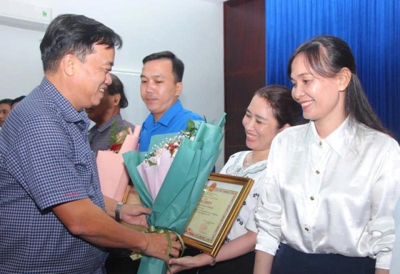 Cà Mau hoàn thành chương trình xóa nhà tạm, nhà dột nát - Ảnh 2.