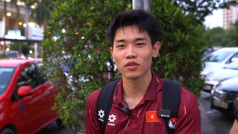 Đình Bắc về nước với đầy vết xước trên cổ nhưng chỉ nhớ đến... trọng tài thổi chung kết- Ảnh 4. Đình Bắc về nước với đầy vết xước trên cổ nhưng chỉ nhớ đến... trọng tài thổi chung kết- Ảnh 4.