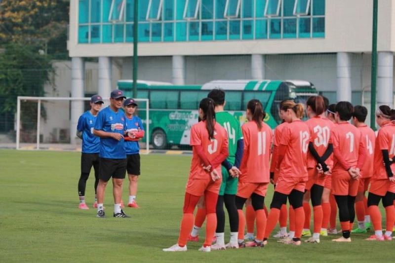 Huỳnh Như dè chừng Indonesia, HLV Mai Đức Chung báo tin cực vui: 'Thanh Nhã...'- Ảnh 1. Huỳnh Như dè chừng Indonesia, HLV Mai Đức Chung báo tin cực vui: 'Thanh Nhã...'- Ảnh 1.