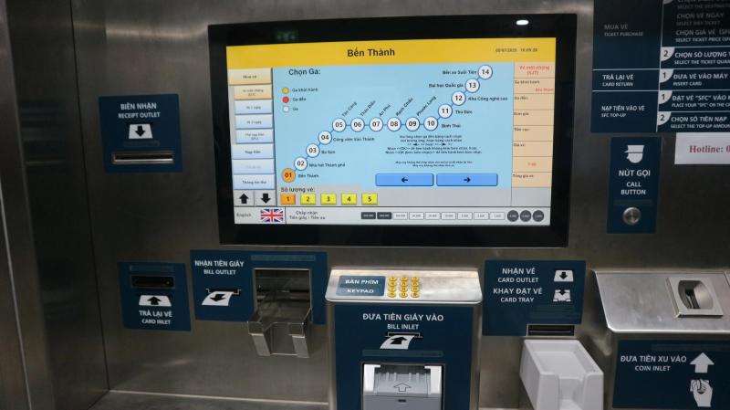 Người dân xếp hàng dài mua vé tự động ở metro - Ảnh 3.