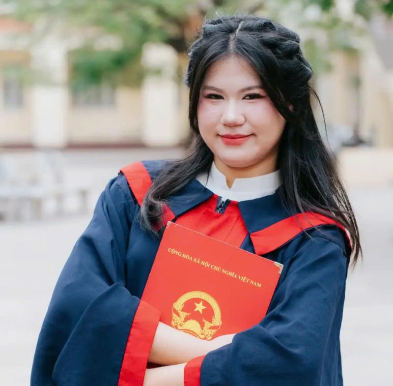 Những thí sinh đạt 9.75 điểm văn thi tốt nghiệp THPT đã học - Ảnh 3. Những thí sinh đạt 9.75 điểm văn thi tốt nghiệp THPT đã học - Ảnh 3.
