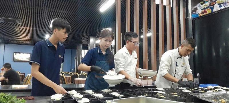 Giới trẻ Quảng Ninh hỗ trợ thân nhân nạn nhân vụ lật tàu Hạ Long - Ảnh 2. Giới trẻ Quảng Ninh hỗ trợ thân nhân nạn nhân vụ lật tàu Hạ Long - Ảnh 2.